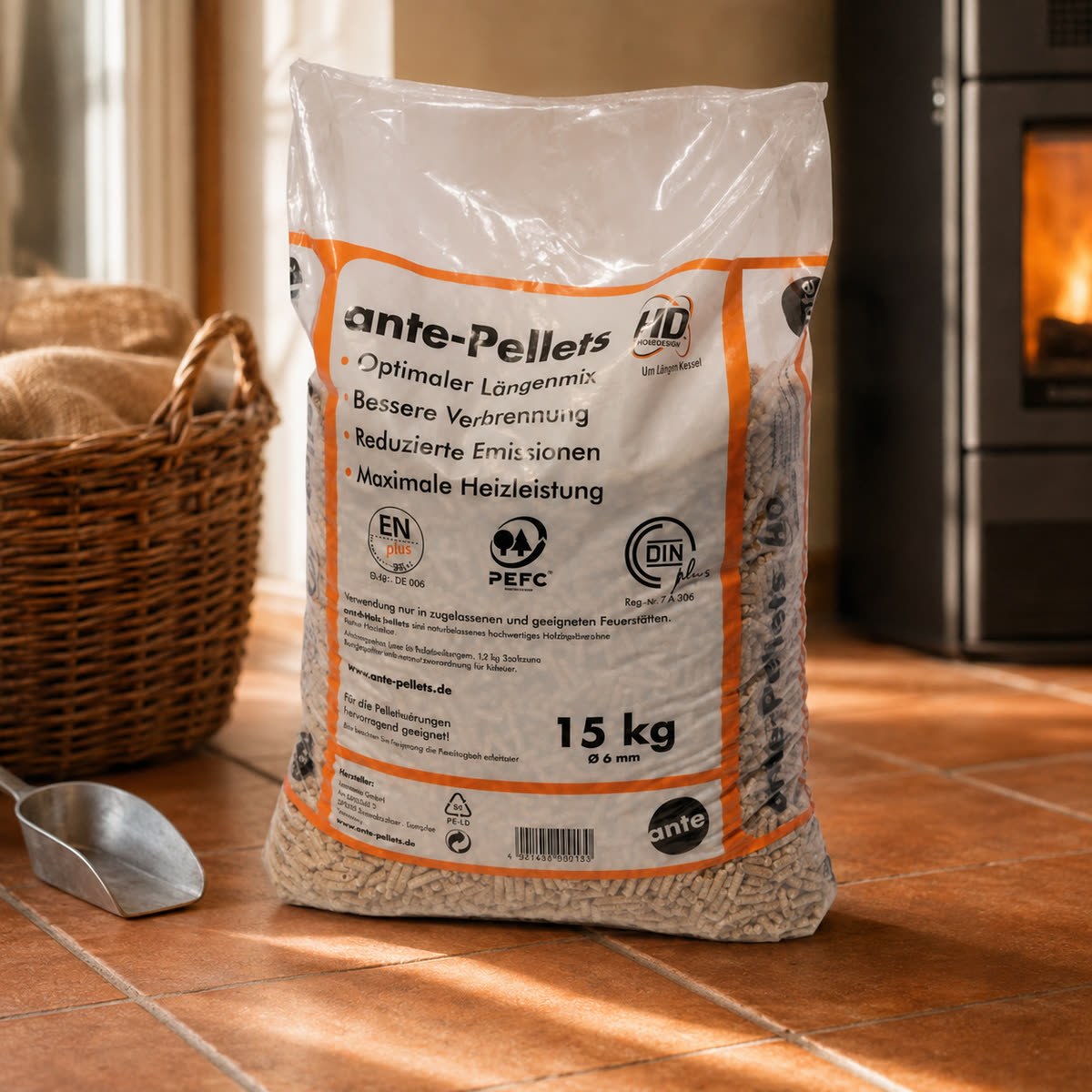Saco de 15 kg de pellets ante-Pellets junto a una estufa y una cesta